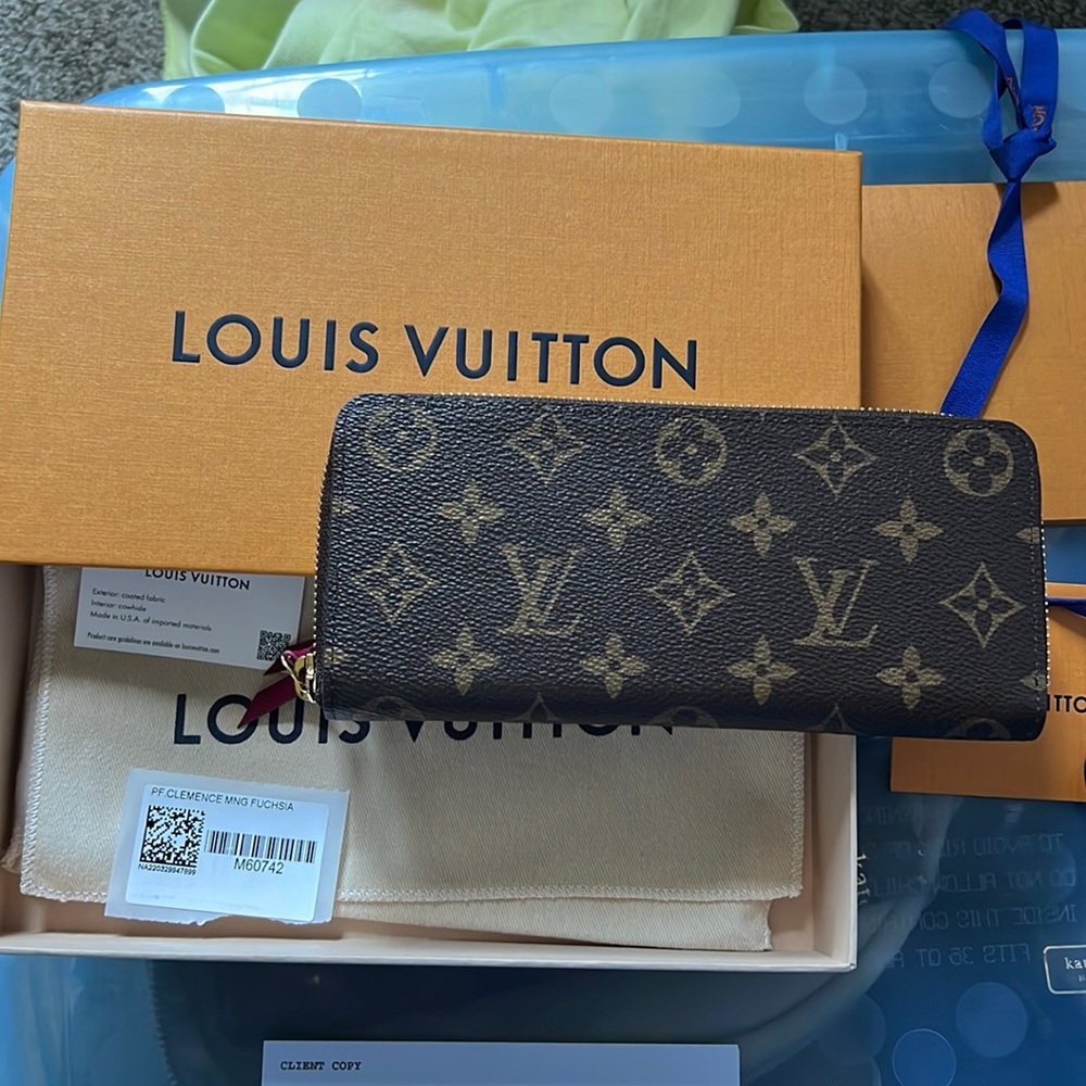 Pristine condition! Louis Vuitton Cle’mence wallet! Fuchsia color on the inside